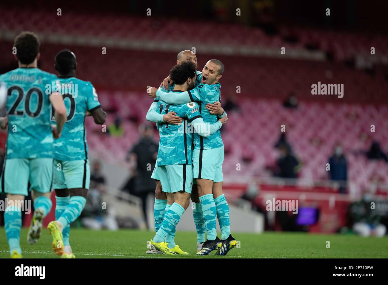Londra, Regno Unito. 4 Apr 2021. Mohamed Salah (3° R) di Liverpool festeggia dopo aver segnato il secondo gol con i compagni di squadra durante la partita della Premier League tra Arsenal e Liverpool all'Emirates Stadium di Londra, Gran Bretagna, il 3 aprile 2021. Credit: Xinhua/Alamy Live News Foto Stock