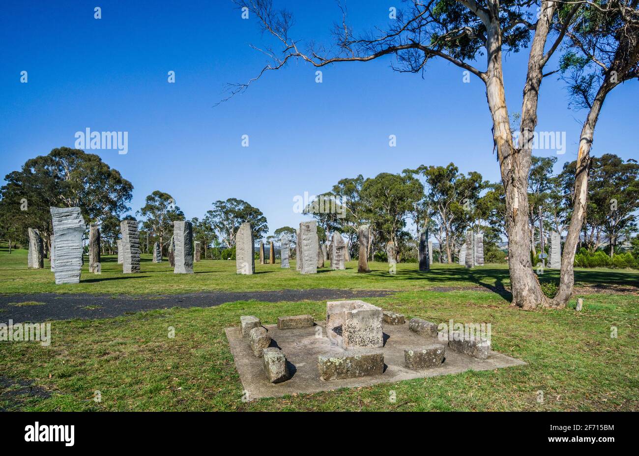 Le pietre permanenti australiane, erette nel 1992 a Glen Innes, i monoliti rendono omaggio al patrimonio celtico dei primi coloni europei Foto Stock