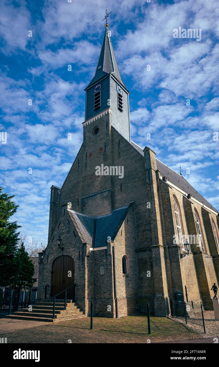 Facciata della chiesa protestante nel villaggio di Gouderak, vicino a Gouda, Olanda. Foto Stock