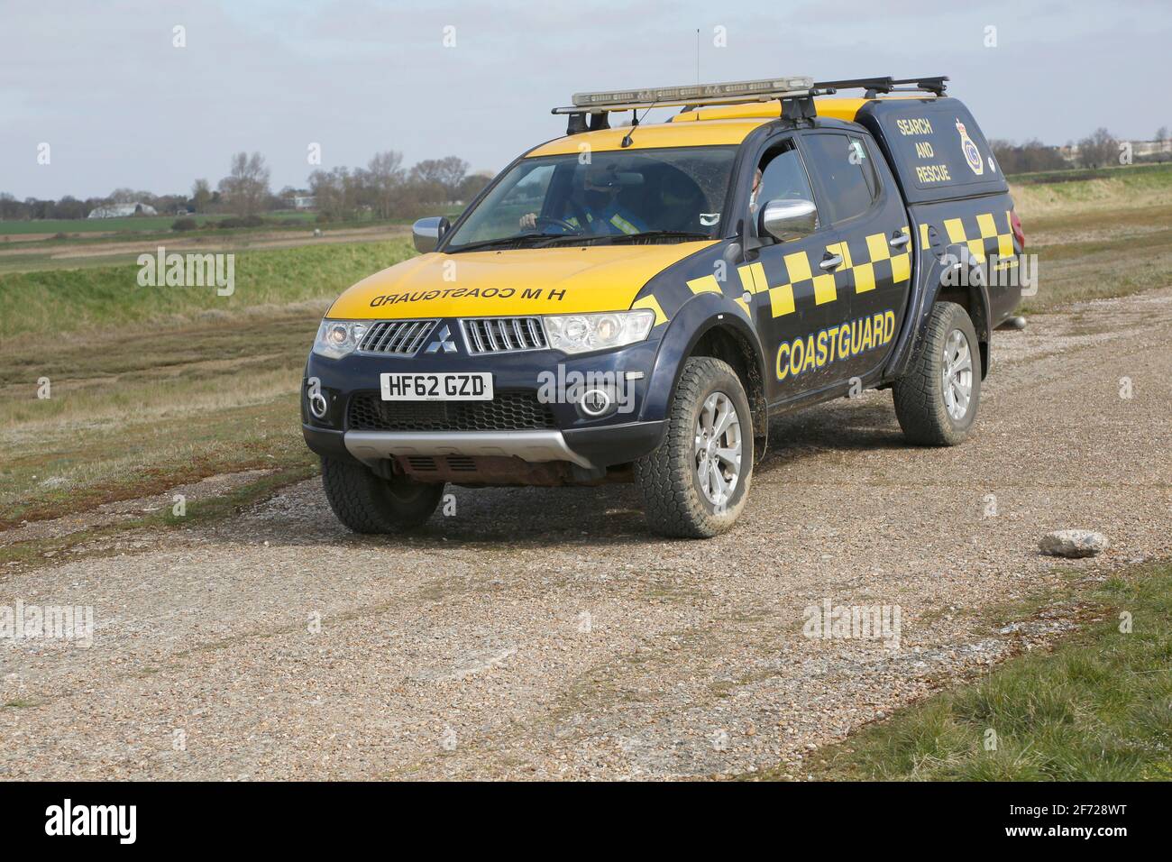 HM Coastguard Vehicle a Shingle Street, Hollesley Bay, Suffolk, Inghilterra, Regno Unito, Domenica di Pasqua, 4 aprile 2021 Foto Stock