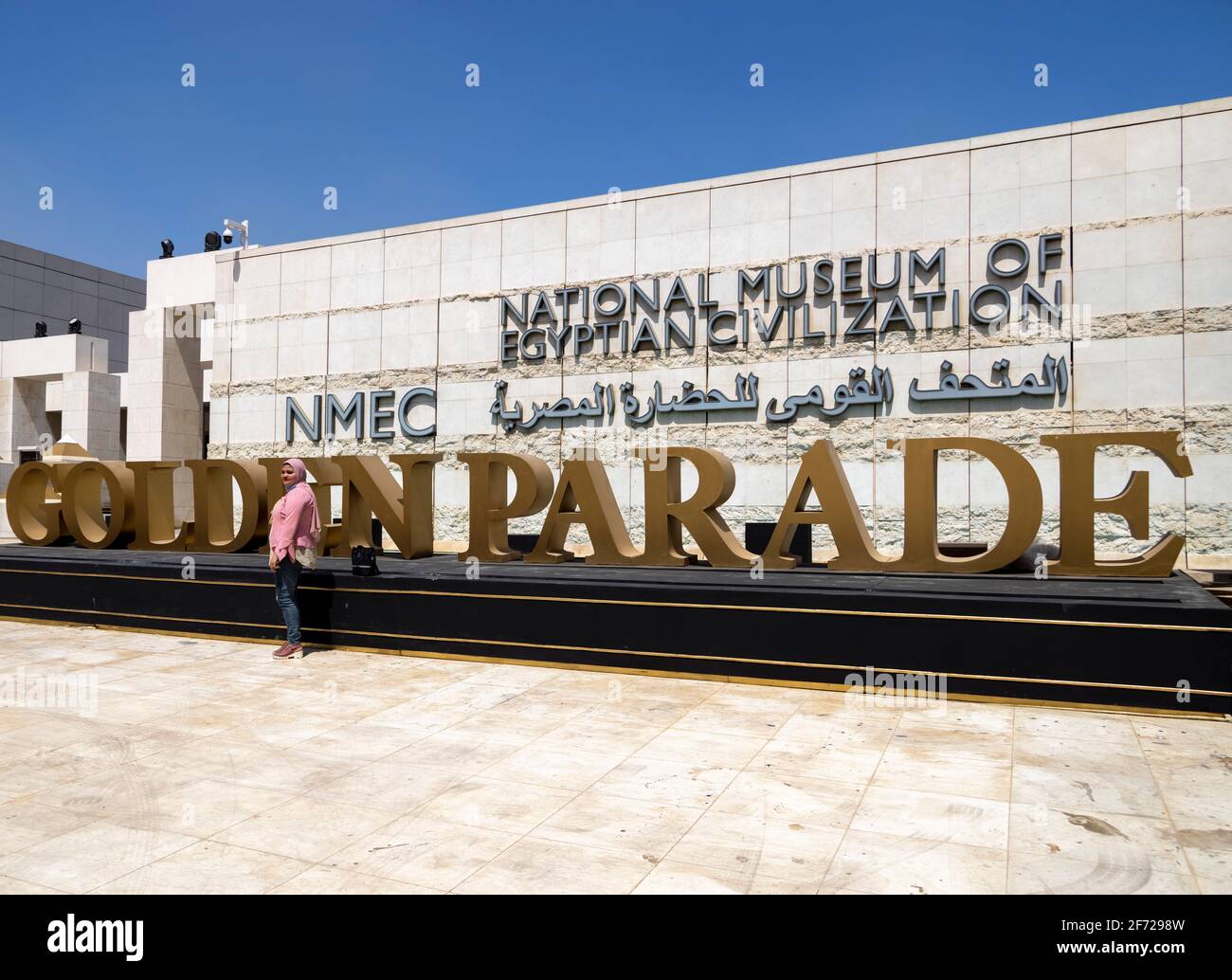 Cairo, Egitto. 4 Apr 2021. I visitatori del Museo Nazionale della Civilizzazione Egiziana, il Cairo, Egitto, il primo giorno della sua apertura al pubblico di credito: B.o'Kane / Alamy Live News Foto Stock