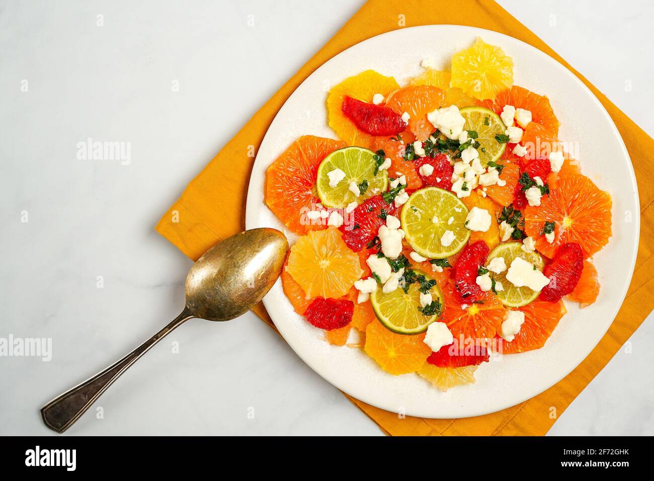 Insalata di agrumi con formaggio Feta Foto Stock