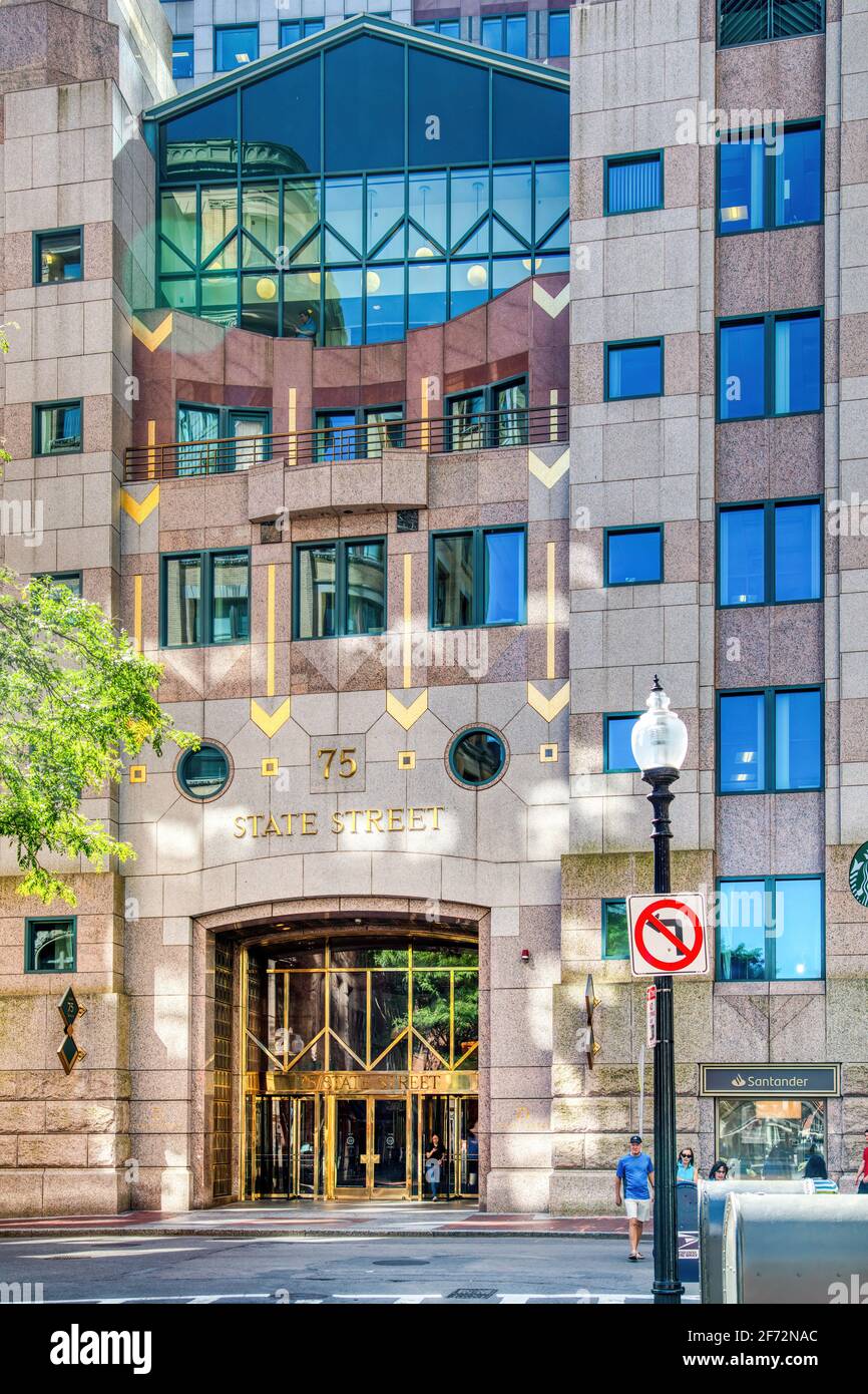 75 state Street è un'alta torre di uffici nel quartiere finanziario di Boston. Foto Stock