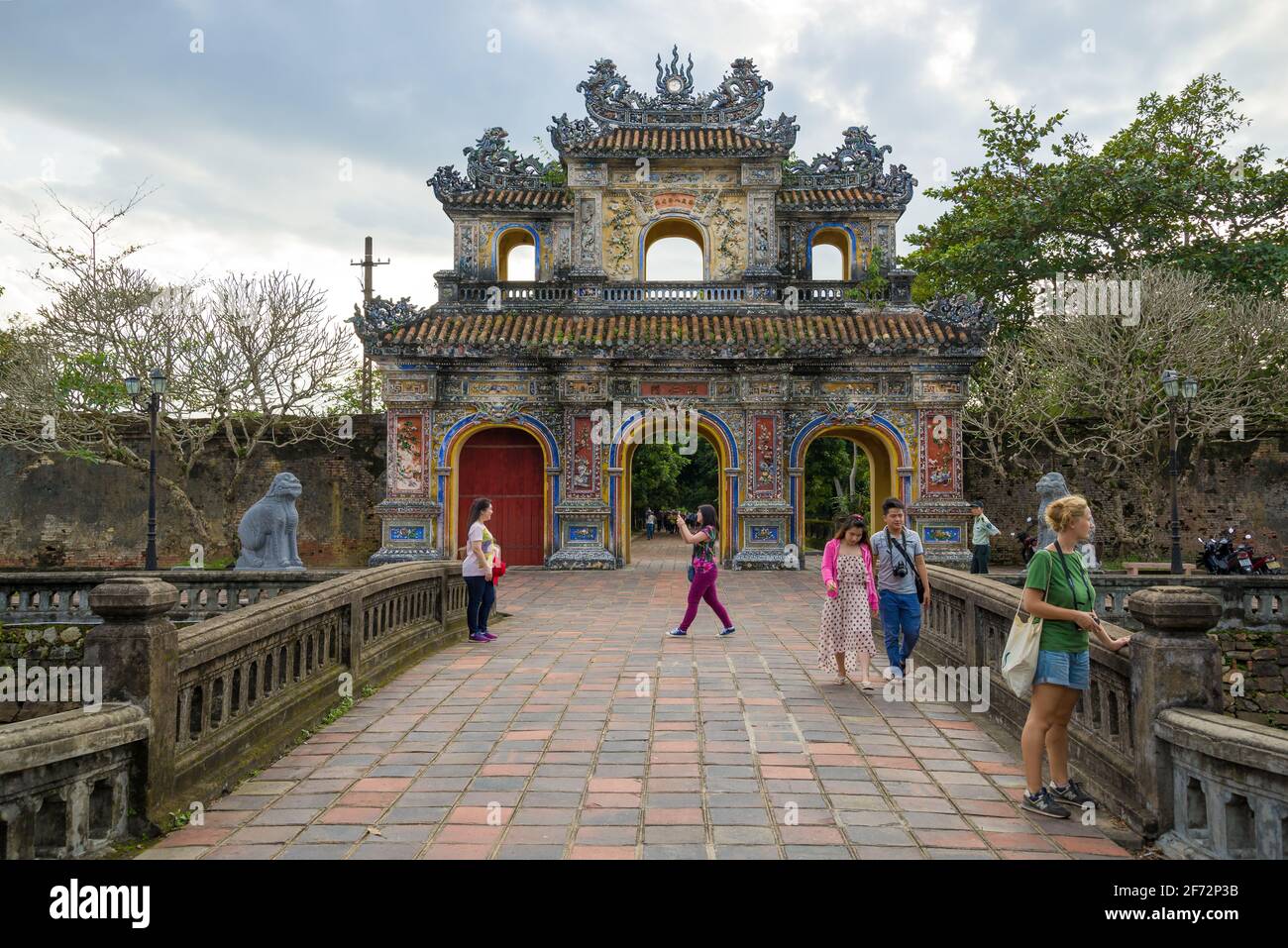 HUE, VIETNAM - dic 15, 2015: Passeggiata nella Città Imperiale Proibita Foto Stock