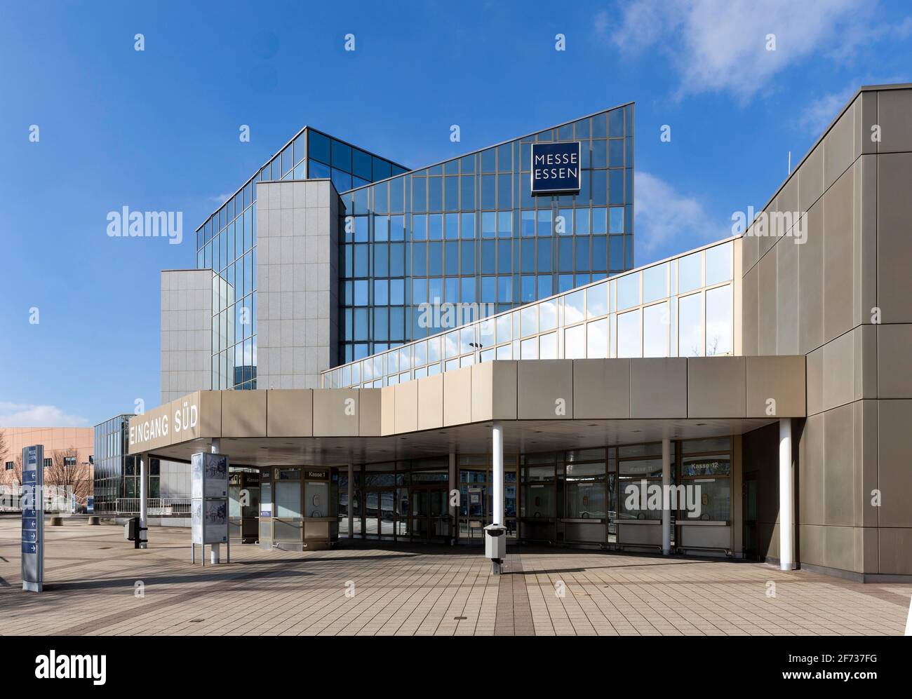 Centro esposizioni e congressi, ingresso sud e edificio amministrativo della Società Fiere, Essen, zona Ruhr, Nord Reno-Westfalia Foto Stock