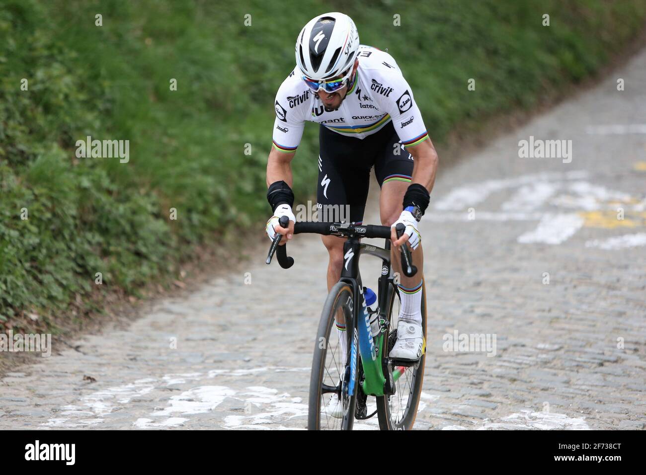 Julian Alaphilippe di Deceuucink - Quick Step a Koppenberg durante l'UCI Ronde van Vlaanderen - Tour des Flandres 2021, gara ciclistica, Anversa - Oudenaarde il 4 aprile 2021 a Oudenaarde, Belgio - Foto Laurent Lairys / DPPI Foto Stock