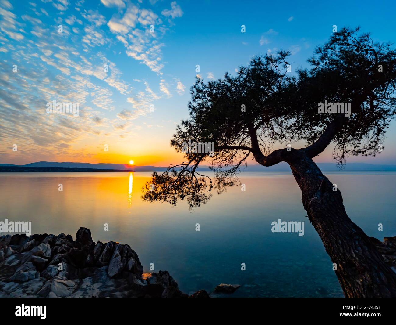 Calma calma calma superficie tranquilla lunga esposizione Malinska sull'isola di Krk In Croazia Europa Foto Stock