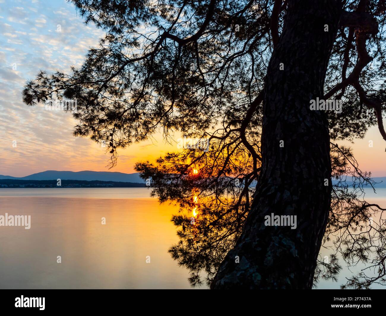 Calma calma calma superficie tranquilla lunga esposizione Malinska sull'isola di Krk In Croazia Europa Foto Stock