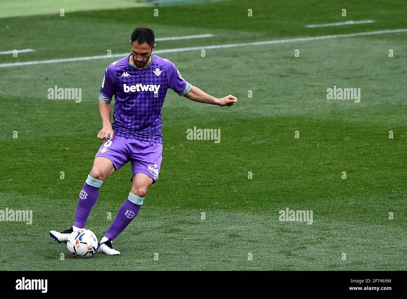 ELCHE, SPAGNA - 4 APRILE: Victor Ruiz di Real Betis durante la Liga Santander partita tra Elche CF e Real Betis all'Estadio Manuel Martinez Valero Foto Stock