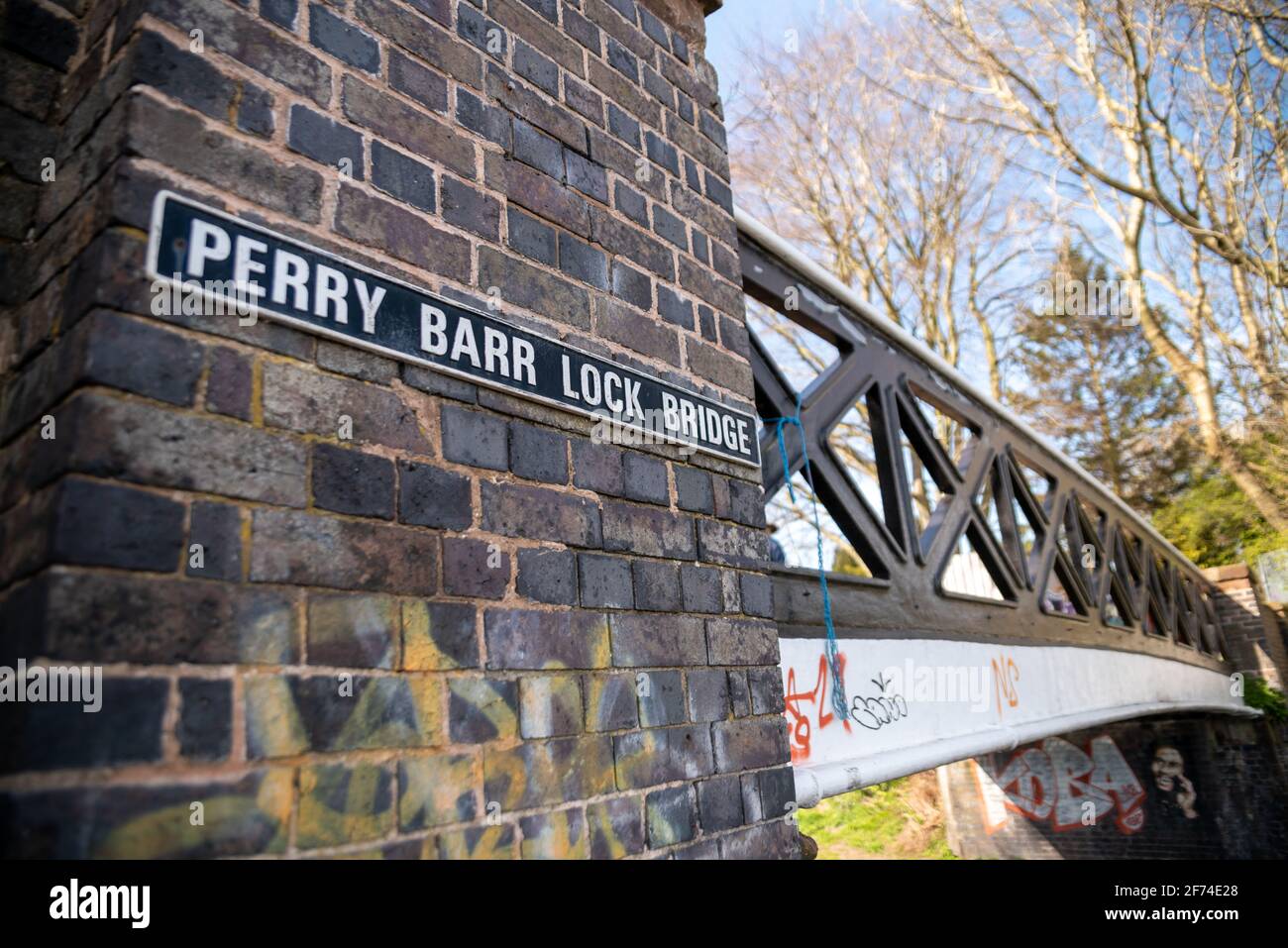 Ponte Perry Barr Lock a Perry Barr Locks sul canale Tame, Birmingham, Regno Unito Foto Stock