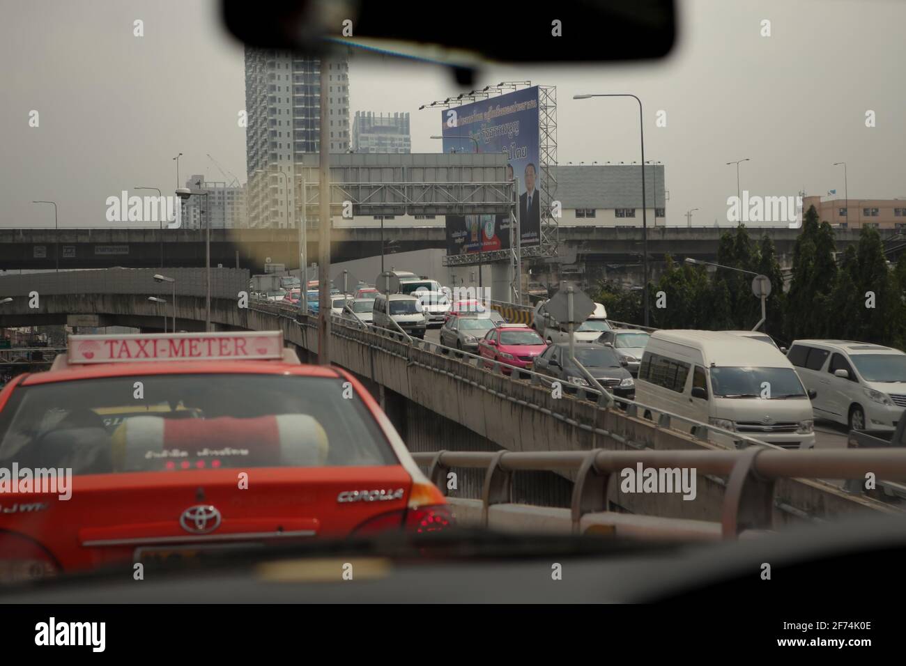 Congestioni stradali su un cavalcavia a Bangkok, Thailandia. Foto Stock