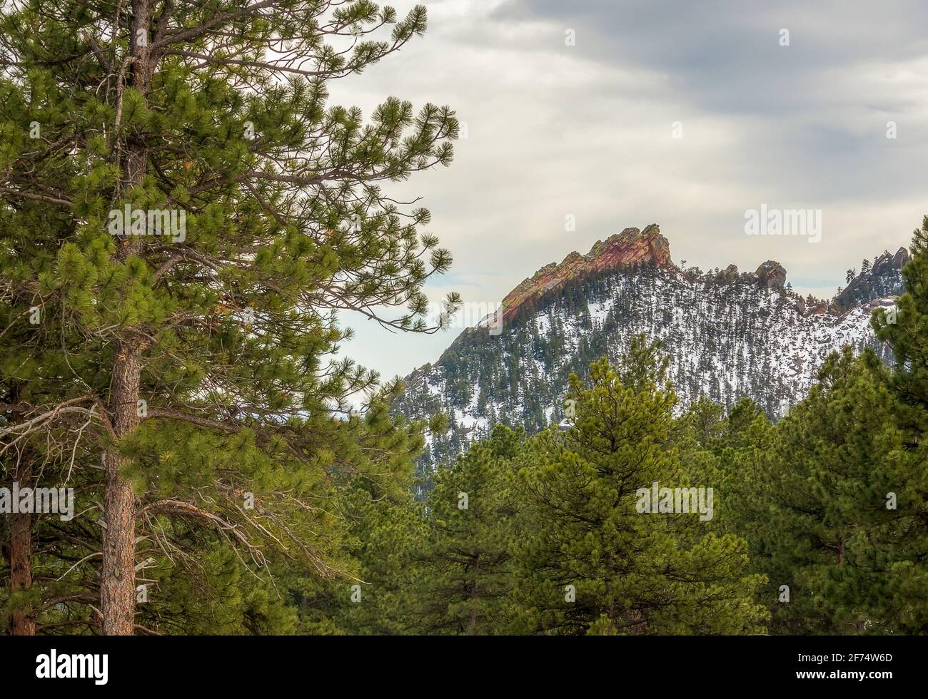 Vista panoramica sulle montagne in cima alla montagna Flagstaff nel parco di Boulder, Colorado Foto Stock