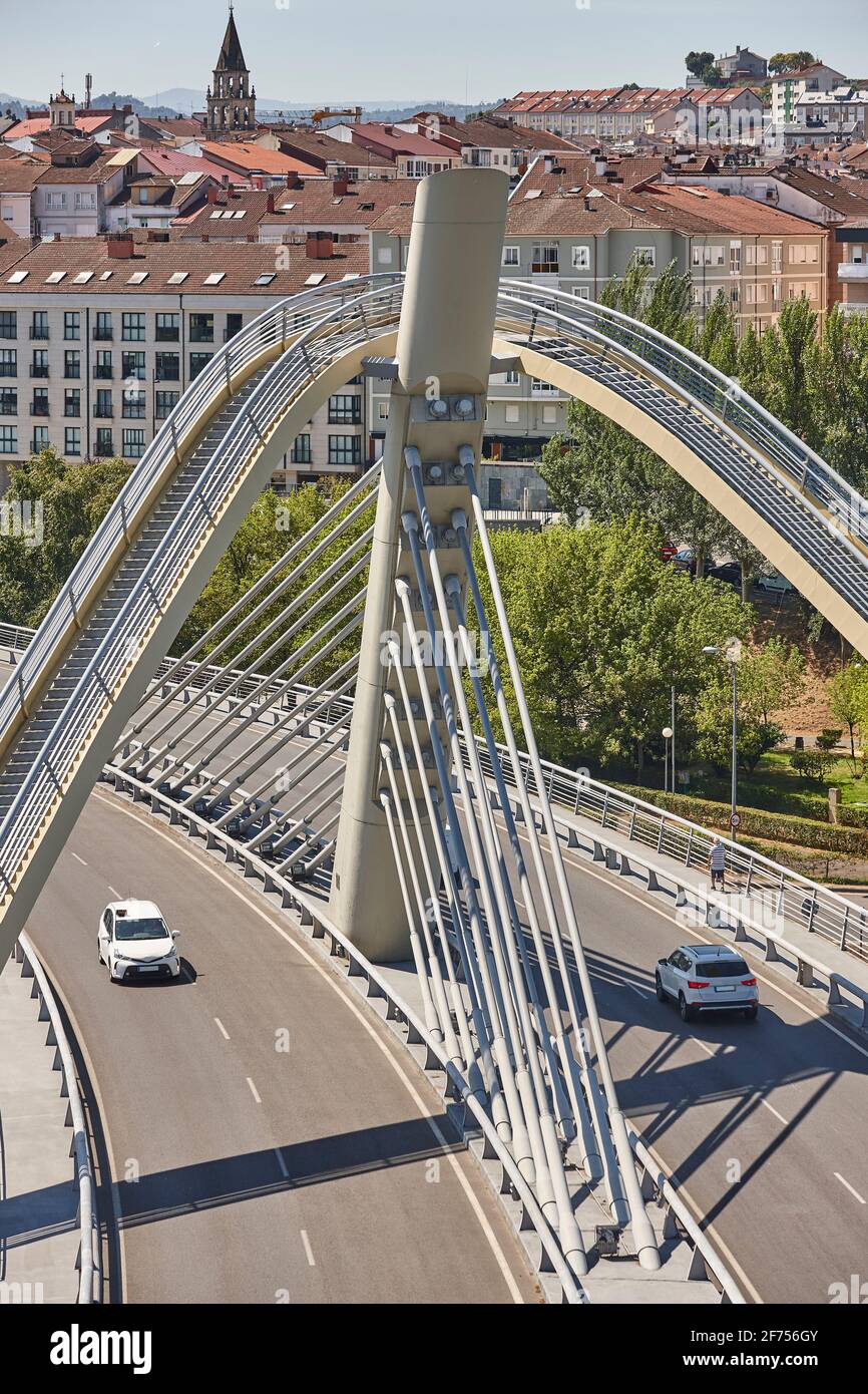 Ourense moderno ponte milenio e fiume miño. Turismo in Spagna Foto Stock
