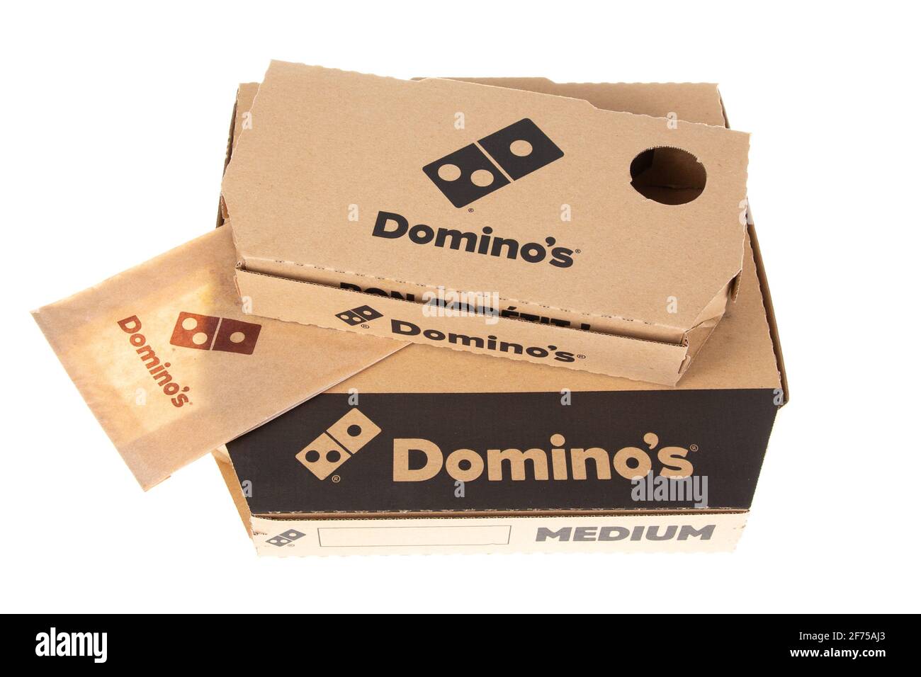 Bordeaux , Aquitaine Francia - 03 22 2021 : testo del logo della pizza di Dominos e segno del marchio sulla scatola del ristorante Domino's American Multinational pizza re Foto Stock