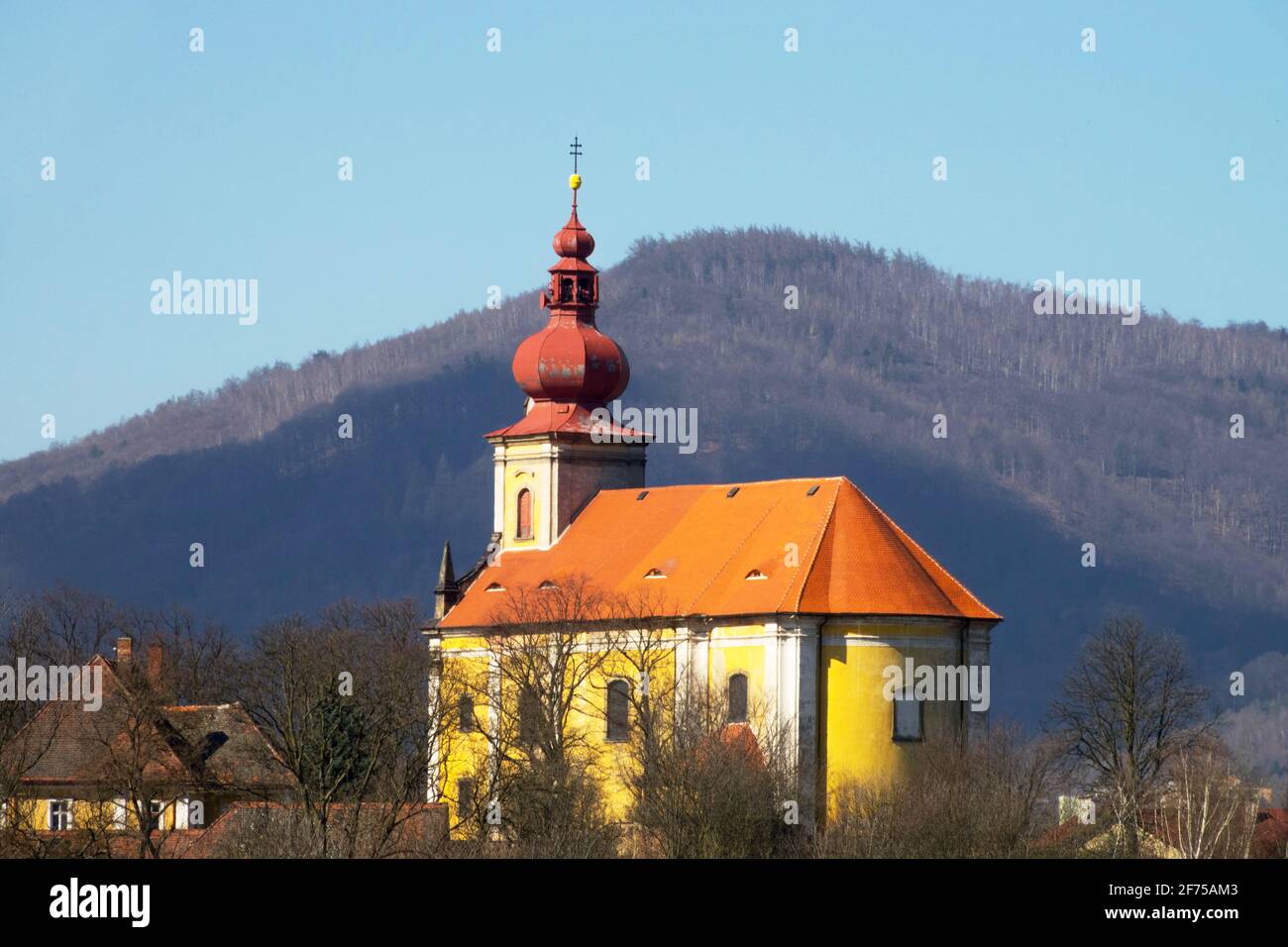Tipica chiesa barocca ceca, paesaggio rurale Repubblica Ceca Foto Stock