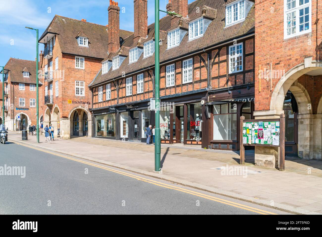 LONDRA, Regno Unito - 30 MARZO 2021: Temple Fortune nel distretto di Barnett a nord di Golders Green è un quartiere commerciale utilizzato dai residenti di Foto Stock