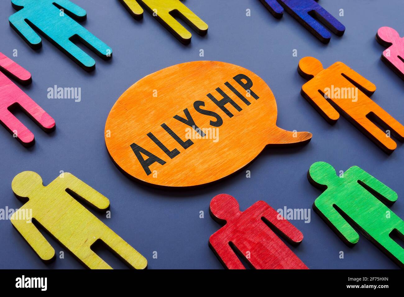 Allyship Concept sulla targhetta e sulle figure. Foto Stock