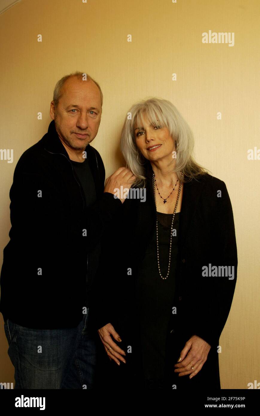 Mark Knopfler e Emmylou Harris a Londra.pic David Sandison 10/2/2006 Foto Stock