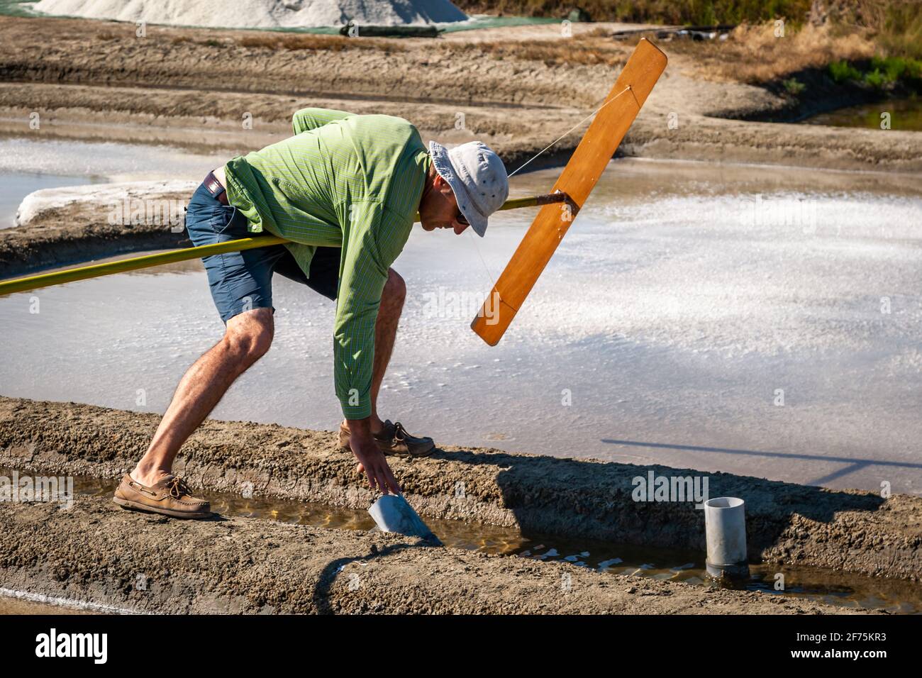 Evaporazione dei flussi in entrata e in uscita ben ponderata e meticolosamente controllata. Solo una pioggia pesante a volte getta la pianificazione attraverso il piano Foto Stock