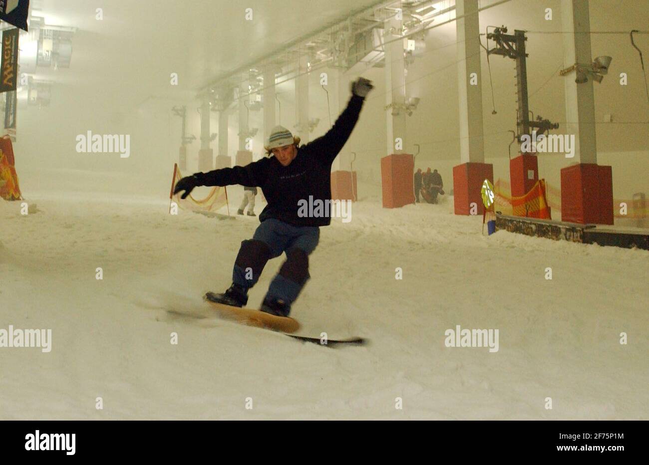 BEN SKINNER SNOW SURF A XSCAPE MILTON KEYNES .19/1/06 TOM PILSTON Foto Stock