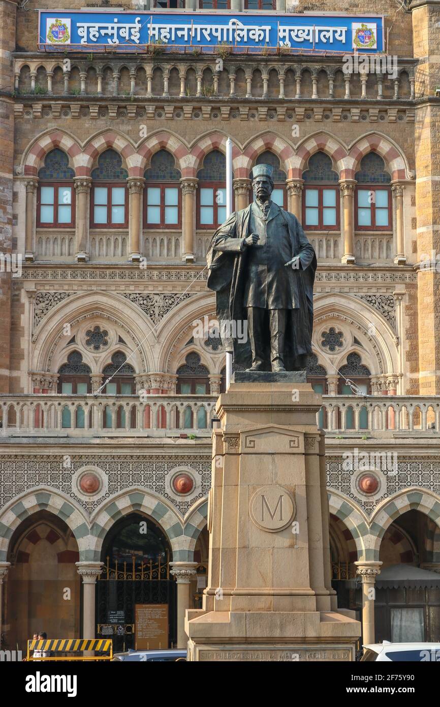 Phiroz Shah Mehta statua in da della Municipal Corporation Building BMC. Traduzione: 'Sede della Brihanmumbai Municipal Corporation' Foto Stock