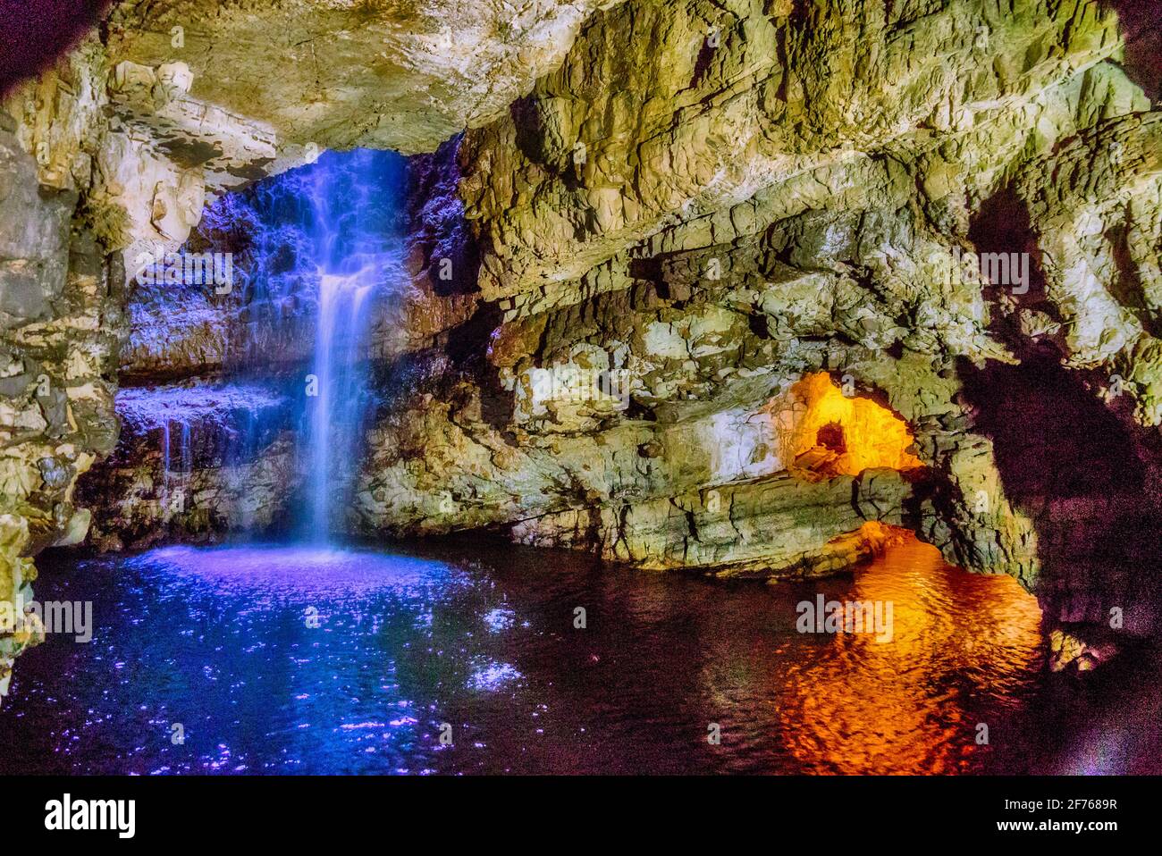 Smoo Cave, Durness a Sutherland, Highland, Scozia Foto stock - Alamy