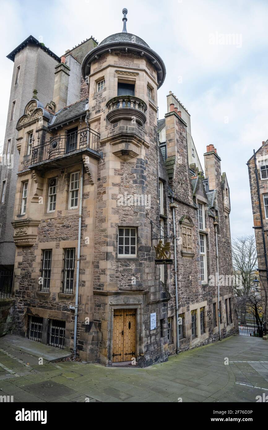 The Writers’ Museum on Lady Stair’s Close Off Lawnmarket nella città vecchia di Edimburgo, Scozia, Regno Unito Foto Stock