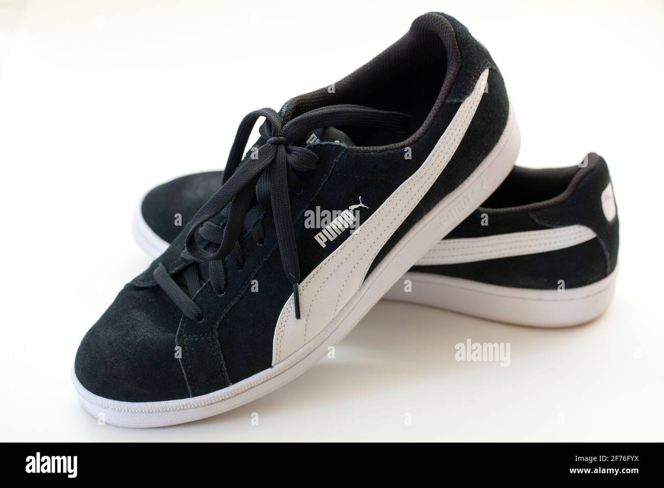 Sneaker Puma Classic in pelle scamosciata nera - USA Foto Stock