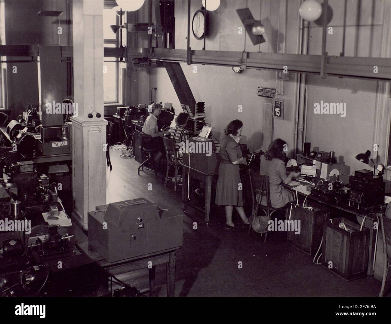 Stoccolma. Interni dalla stazione televisiva centrale di Stoccolma nel 1948. Reparto Wheatstone-Creed. Foto Stock