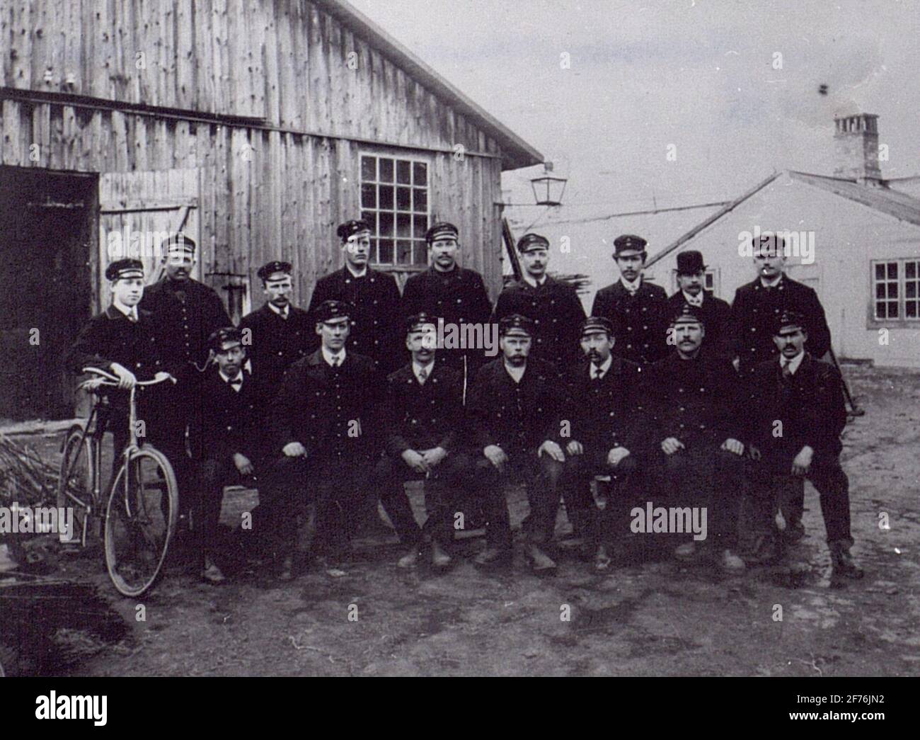 UR j.o. Libro di Ehrnberg sulla Telestazione di Karlskrona. Il team di lavoro del Line Master Karlsson nel 1918. Foto Stock