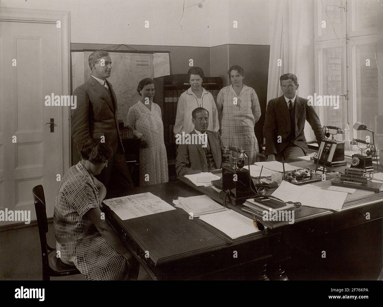 Stazione di Stoccolma nel 1927. Direttore seduto, primo controllore P. Goldschmidt, (morto nel 1966) T.V. Assistente Sven Anel T.H. Einar Malmgren. Foto Stock