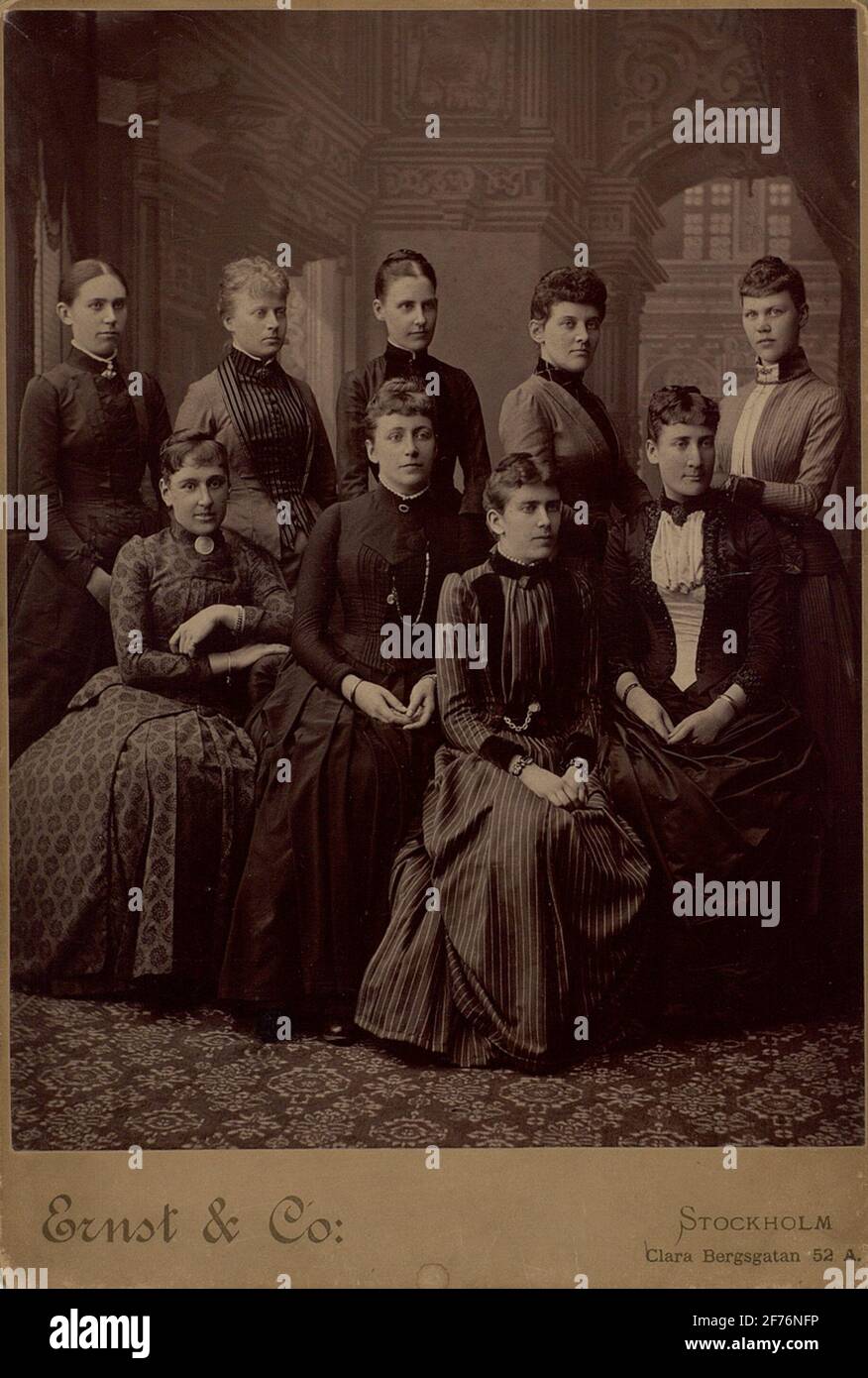 Compagnia telefonica generale, Malm Skill Gate, nel 1887. La prima fila da sinistra FR Elly Pegelow, di H.Jårlin, padre granade, padre G Sand sposò Celion, padre Ebba Lundberg. Linea inferiore da sinistra per Gerda Beijerhjelm, padre Ida Pegelow sposato con H T Cedergren e padre Anna Lenni sposato con Knut Eriksson. Foto Stock