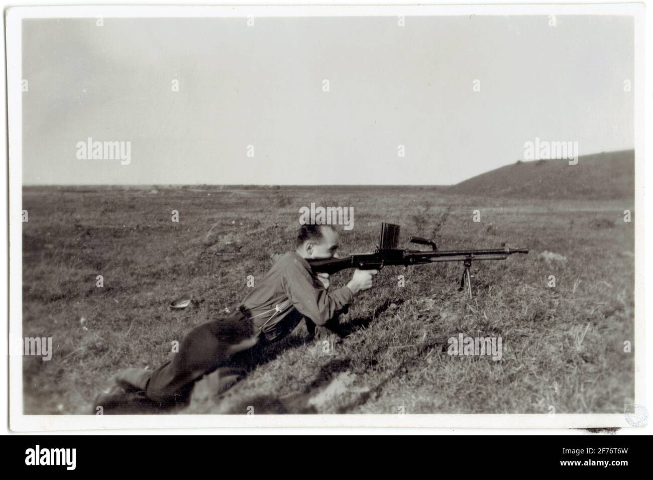 waffen SS faisant feu avec fusil-mitrailleur ZB 26 Foto Stock