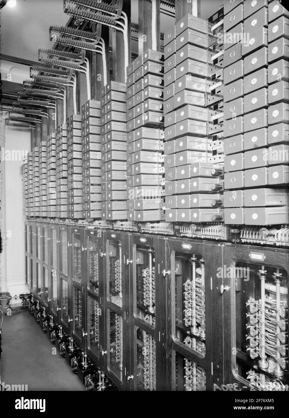 La stazione telefonica Malmskillsgatan 30, Stoccolma. Starbed con selettore cilindro e piastre relè per tabella tastiera. Foto Stock
