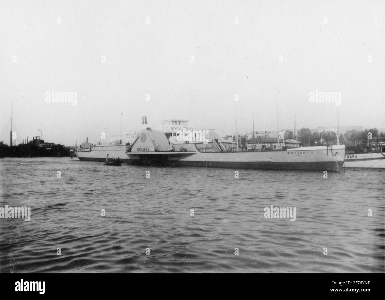 Orologio a ruota 'Nadeshde' presso gli impianti petroliferi Nobel di Baku. L'immagine fa parte di due grandi album fotografici del regista Karl Wilhelm Hagelin che ha lavorato a lungo presso le strutture petrolifere di Nobel a Baku. Foto Stock