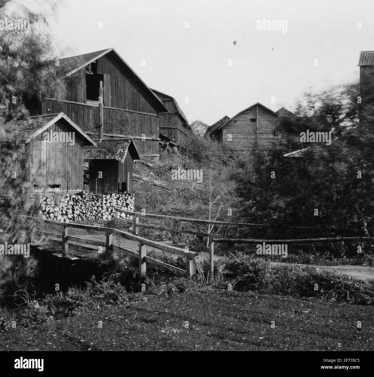 L'altoforno di Flatenberg, valles.nya e vecchia onda di ferro, alla casa di carbonio sinistra. All'angolo destro della cabina, 1925. Foto Stock