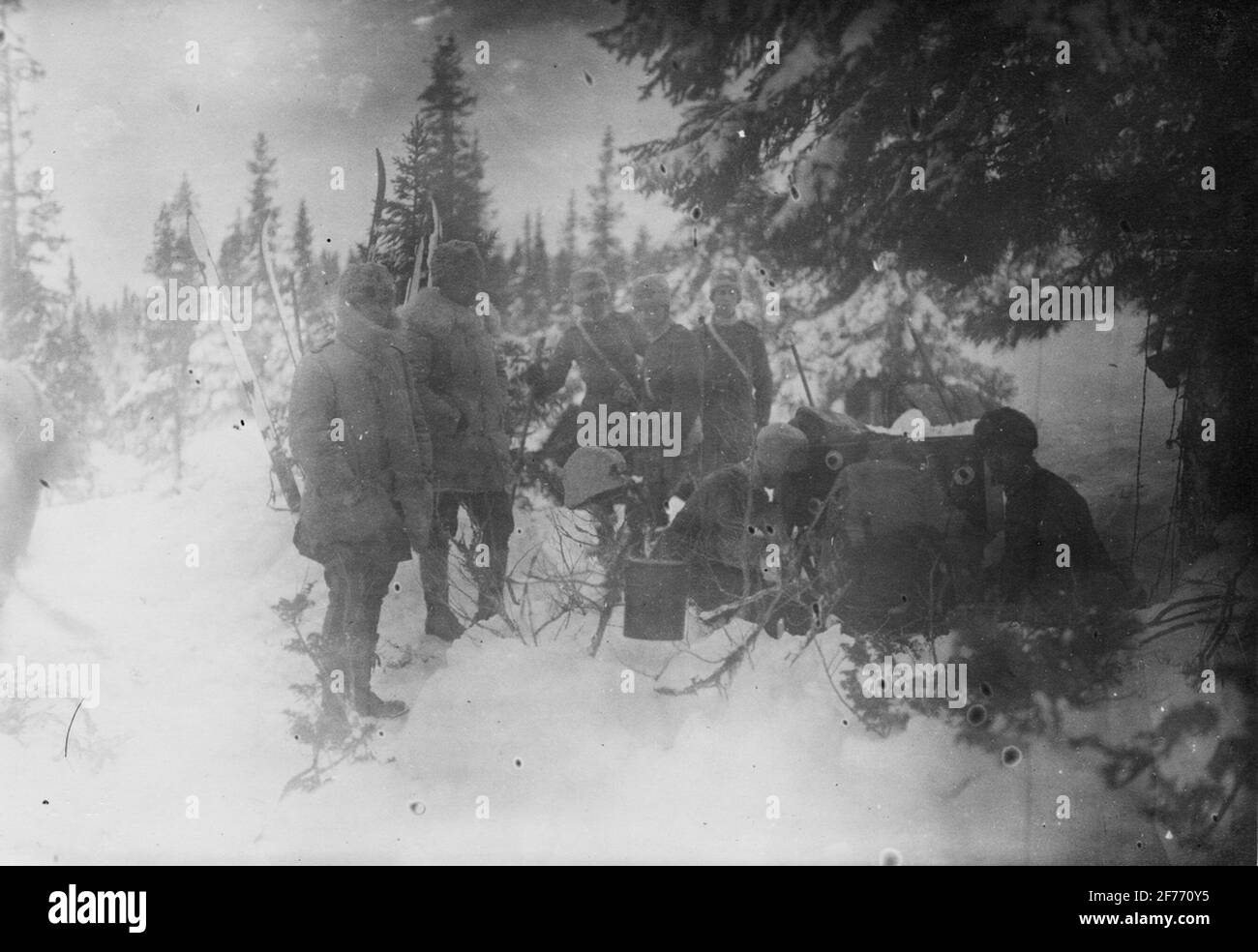 La stazione radio inglese eseguibile dall'inizio degli anni '20 viene testata per la prima volta nell'esercito svedese di Duved nell'aprile 1922. Il generatore è stato azionato con un motore a benzina monocilindrico di circa 1/10 cv. Foto Stock