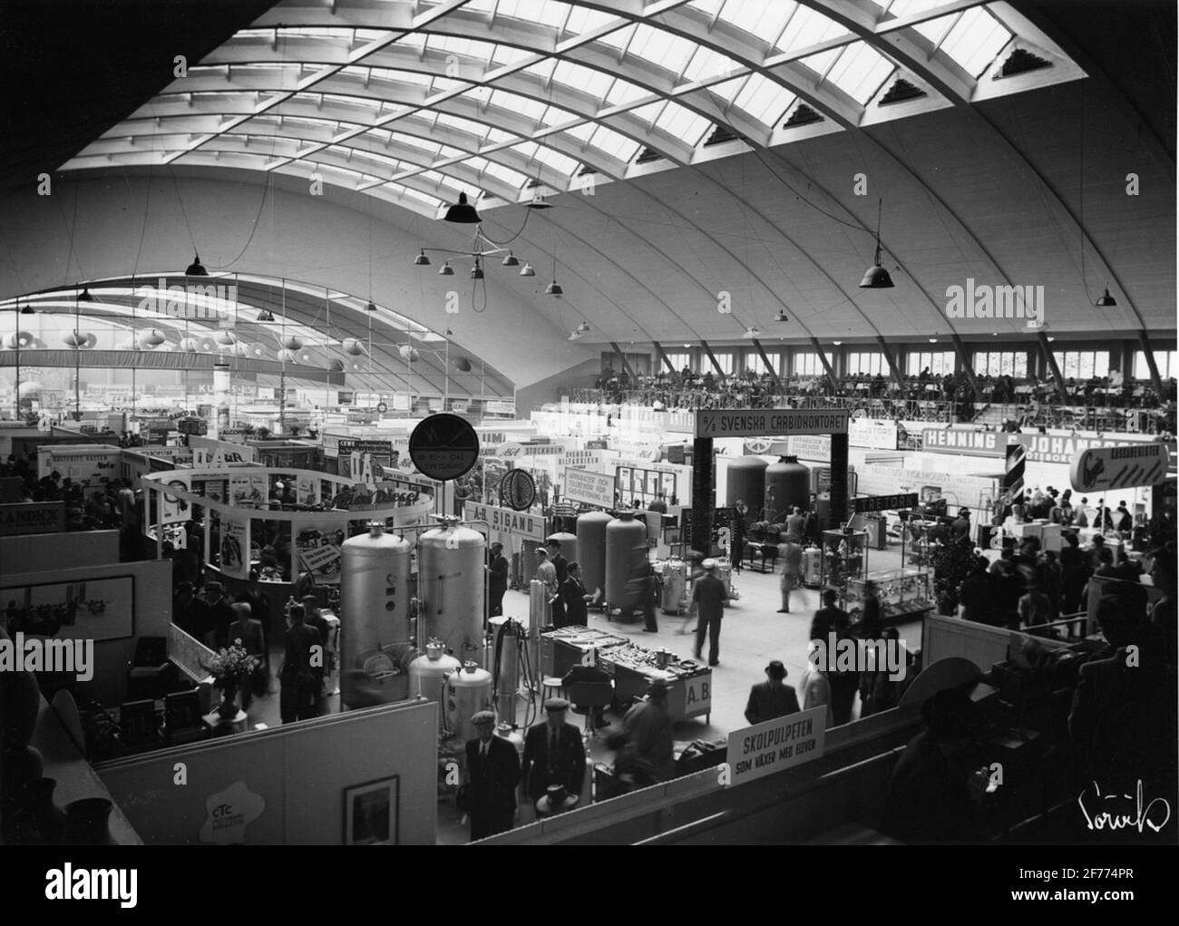 Il Centro Espositivo Svedese nel 1943. Vista della grande sala espositiva contro il ristorante. Foto Stock