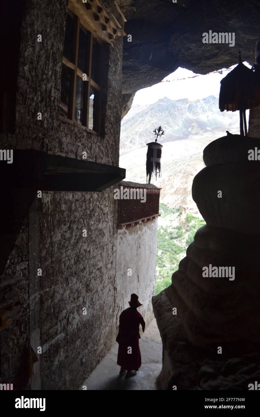 Zanskar, India. All'interno del monastero di Phuktal Foto Stock