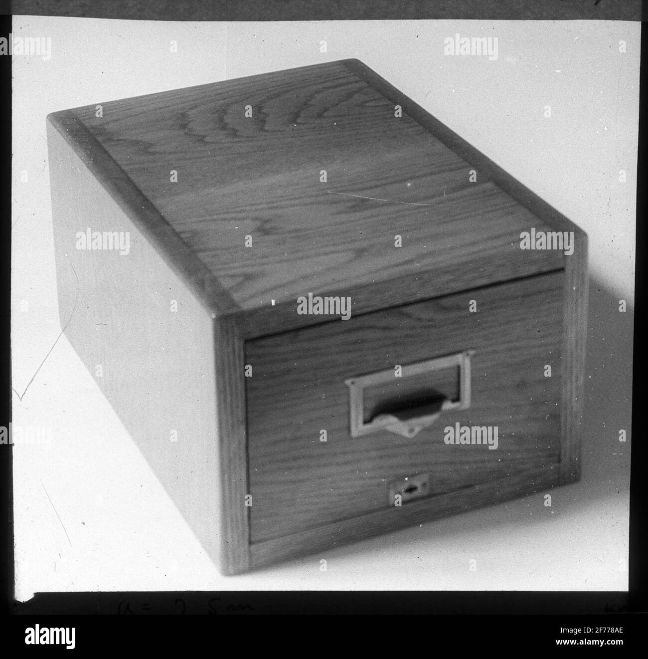 Immagine Skiopticon del Dipartimento di Fotografia del Royal Institute of Technology. Utilizzo da parte del professor Helmer Bäckström come materiale didattico. Bäckström è stato il primo professore svedese di fotografia al Royal Institute of Technology di Stoccolma 1948-1958.immagini fotografiche di una scatola. La distanza di visualizzazione corretta è di 37 cm. Foto: Technical College photography institution.per maggiori informazioni vedi: Bäckström, Helmer. Manuale fotografico. Natura e Cultura. Stoccolma. 1942. pag. 154. Foto Stock