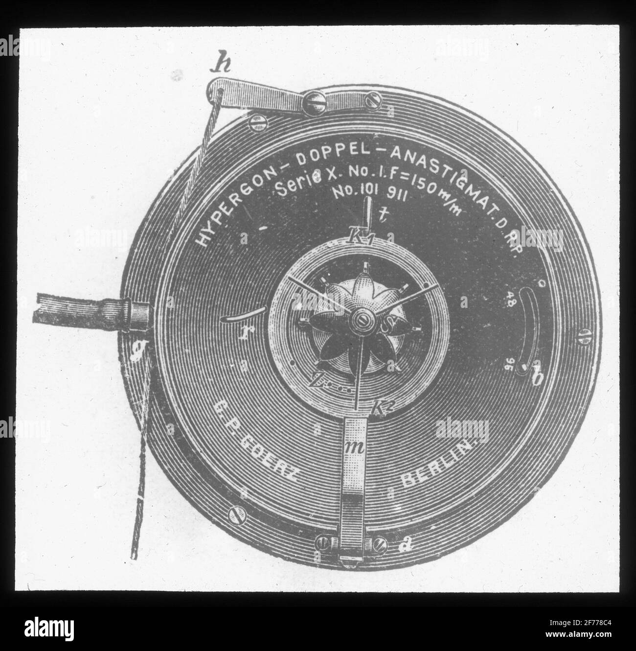 Immagine Skiopticon del Dipartimento di Fotografia del Royal Institute of Technology. Utilizzo da parte del professor Helmer Bäckström come materiale didattico. Bäckström è stato il primo professore svedese di fotografia al Royal Institute of Technology di Stoccolma 1948-1958.Wen lente ad angolo Hypergermond con 'Starler'. Per ulteriori informazioni, vedere: Bäckström, Helmer. Manuale fotografico. Natura e Cultura. Stoccolma. 1942. pag. 97. Foto Stock