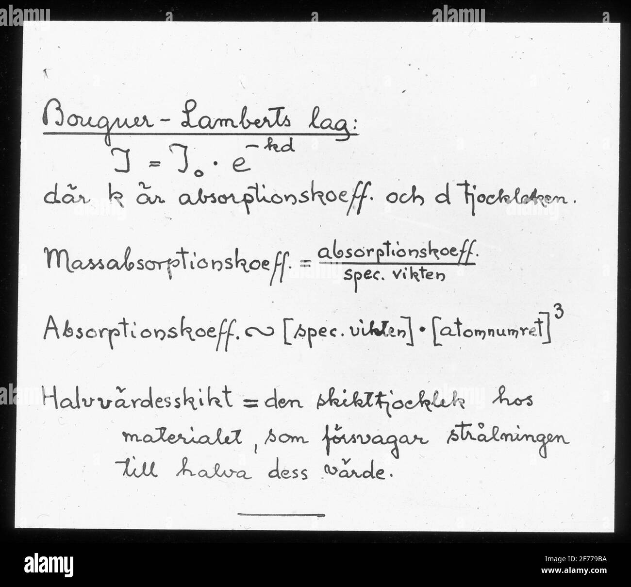 Immagine Skiopticon del Dipartimento di Fotografia del Royal Institute of Technology. Utilizzo da parte del professor Helmer Bäckström come materiale didattico. Bäckström è stato il primo professore svedese di fotografia al Royal Institute of Technology di Stoccolma 1948-1958.la legge di Bouger-Lambert, nell'ottica, un collegamento tra l'assorbimento (attenuazione) della radiazione elettromagnetica e le proprietà del materiale attraverso cui passa. Foto Stock