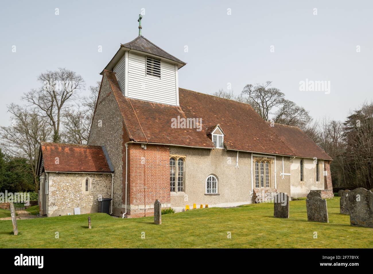 All Saints Church nel villaggio di Dummer, Hampshire, Inghilterra, Regno Unito, durante la primavera Foto Stock