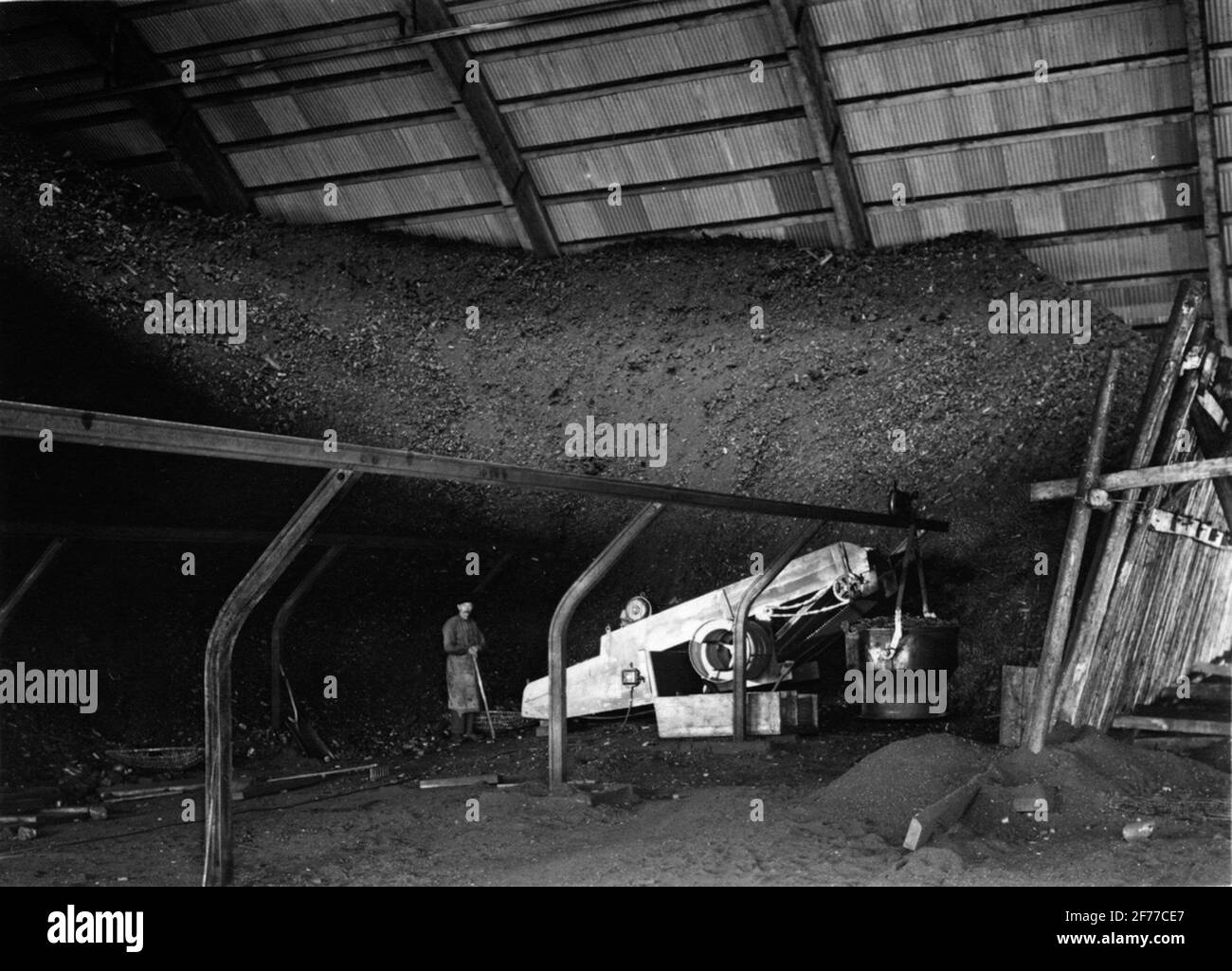 Uso di Hagfors. Interno da alloggiamento di carbone con macchina farmaceutica di carbonio. Foto Stock