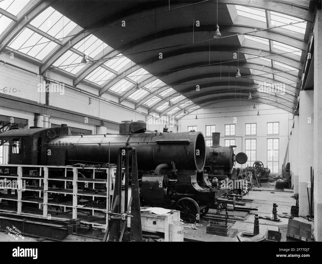 Laboratorio di locomotiva, ferrovia della costa orientale, Gävle.a.. - B. strutture in legno a sbalzo, Töreboda. Foto Stock