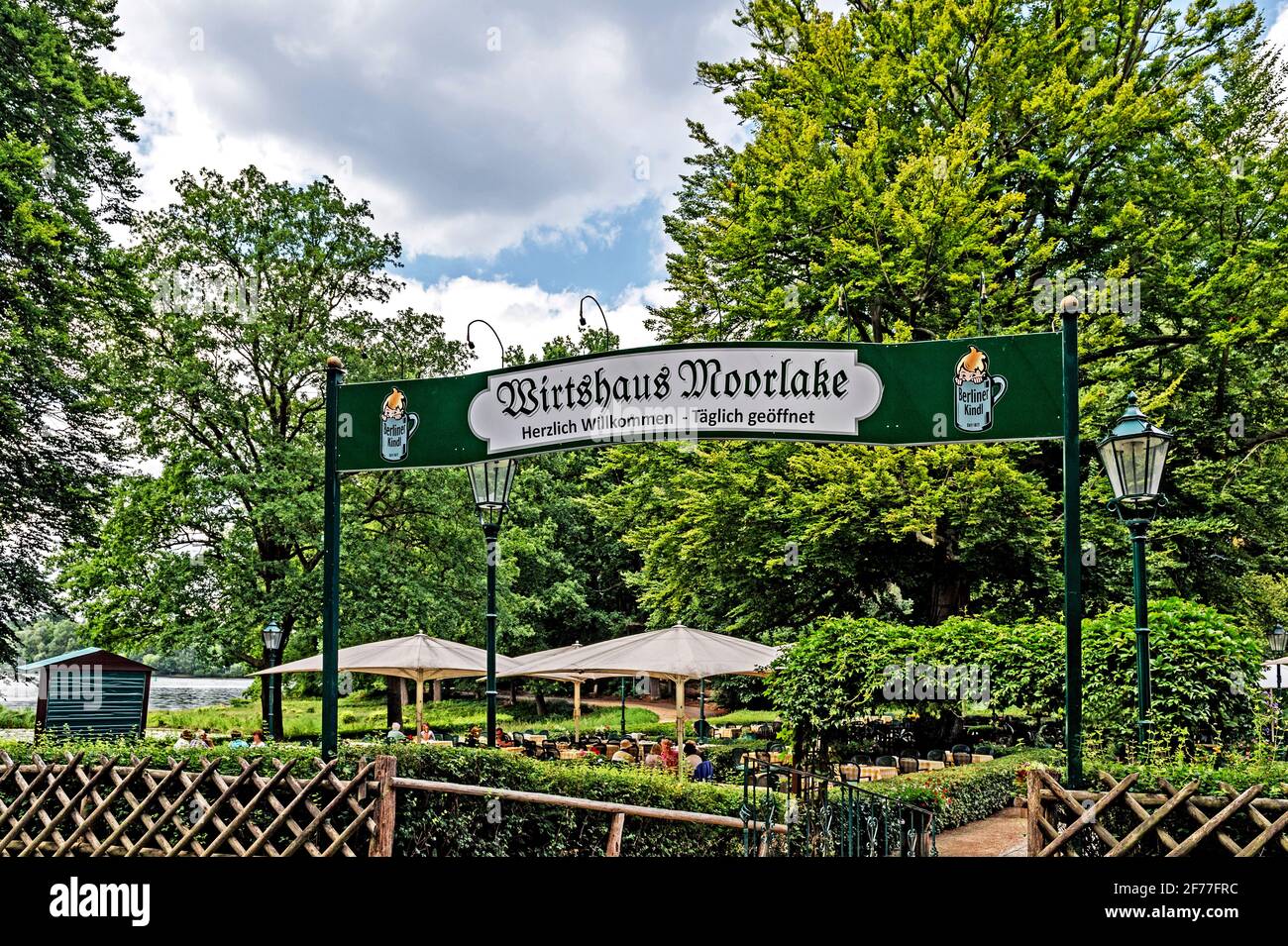 Berlino: Ristorante Moorlake nei pressi del fiume Havel nel Grunewald, una foresta nel sud-ovest della città Foto Stock