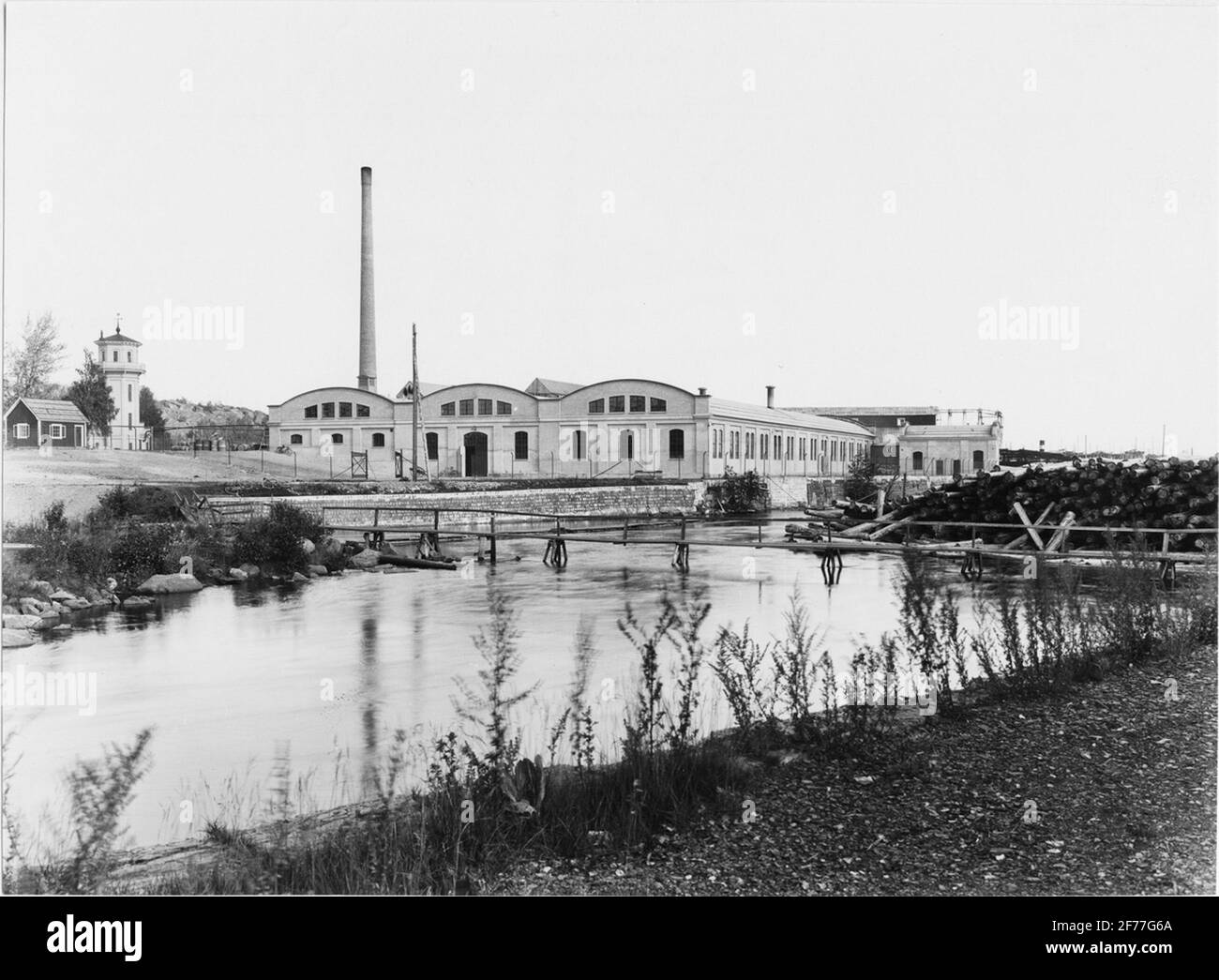 Esterno della fabbrica di legno compensato, società leggere a responsabilità limitata. Foto Stock