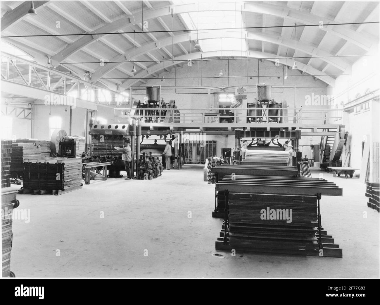 La fabbrica di legno compensato, società leggera a responsabilità limitata. Foto Stock