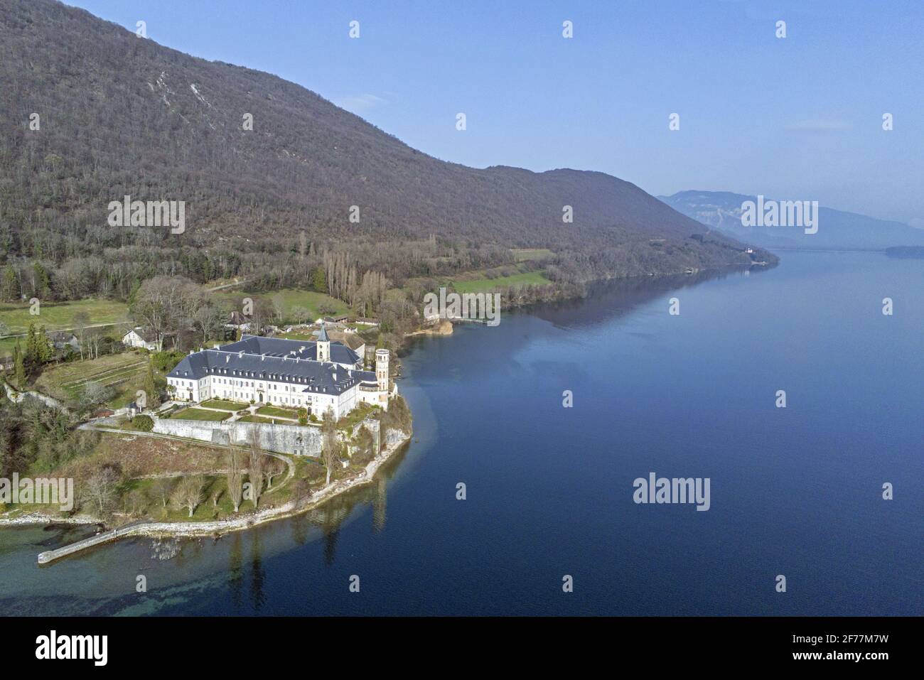 Francia, Savoia (73), Lac du Bourget, Aix-les-Bains, Riviera des Alpes, L'abbazia di Hautecombe occupato oggi dalla comunità del nuovo percorso (vista aerea) Foto Stock