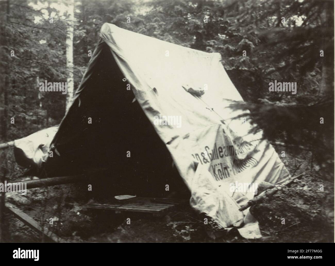 Il cavo Finnvik. La tenda di giunzione del guasto. Dall'album, il casco da lavoro a cavo (casco) - Norrtälje - Finnviken si è esibito durante l'estate del 1928. Foto Stock